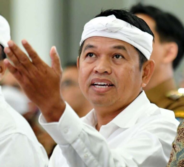 Gubernur Jawa Barat Dedi Mulyadi menegaskan bahwa nama Provinsi Jawa Barat tidak akan diubah menjadi Tatar Sunda maupun Provinsi Sunda